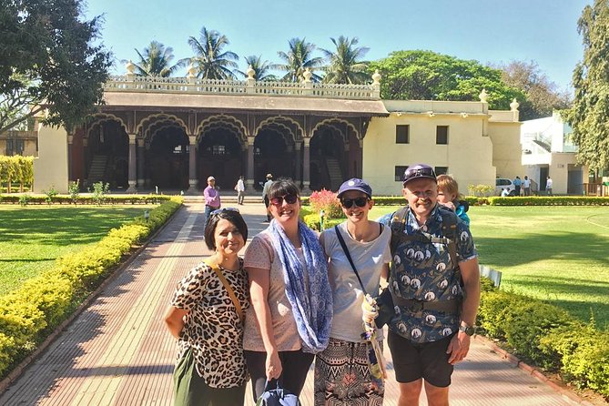 Bengaluru Pete City Market Half-Day Walking Tour - Silk and jewelry workshops show how the city earns