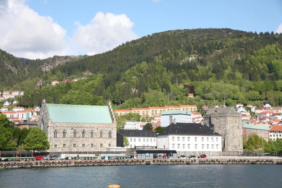 Bergen: Sightseeing Cruise of Bergen's Historic Landmarks - Bergenhus Fortress and the city’s medieval power