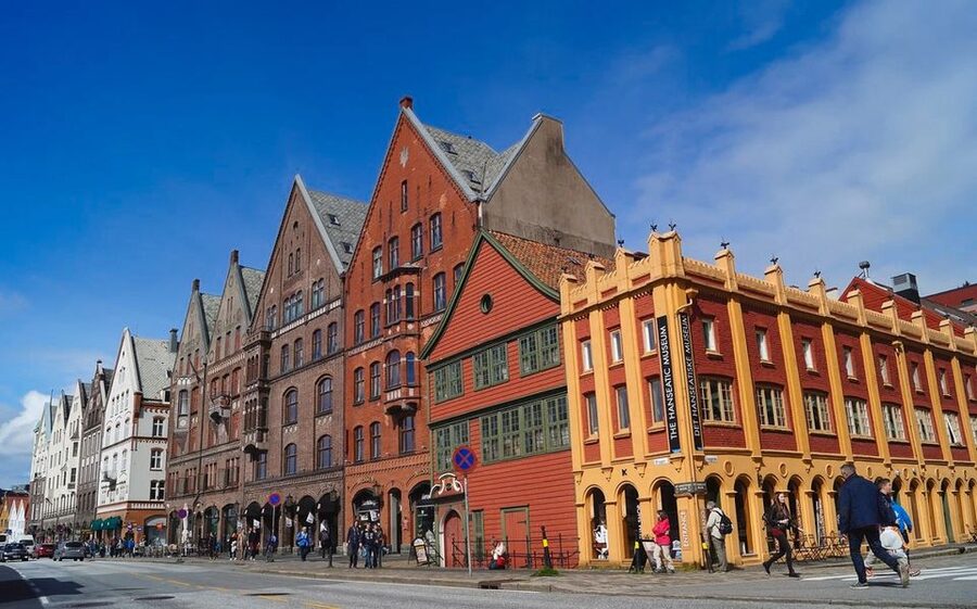 Bergen: Sightseeing Cruise of Bergen's Historic Landmarks - Nordnes Sjøbad and the return to central Bergen