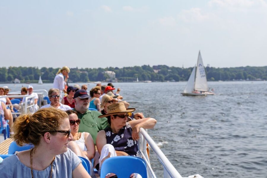Berlin: 3-Hour World Heritage Cruise to Potsdam - Cecilienhof Palace and the old dairy farm