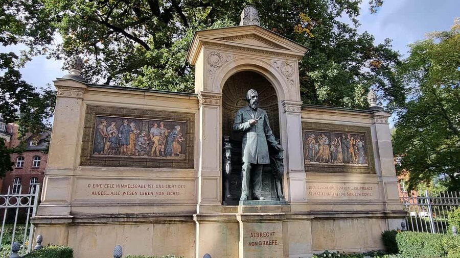 Berlin: Charité Hospital Walking Tour of Medical History - Robert Koch, Rudolf Virchow, and the rise of modern medicine