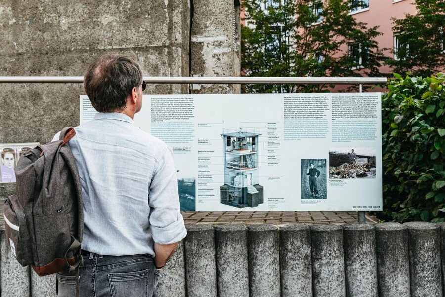 Berlin: Cold War & Berlin Wall History Guided Bike Tour - Brandenburg Gate and the route back through Berlin