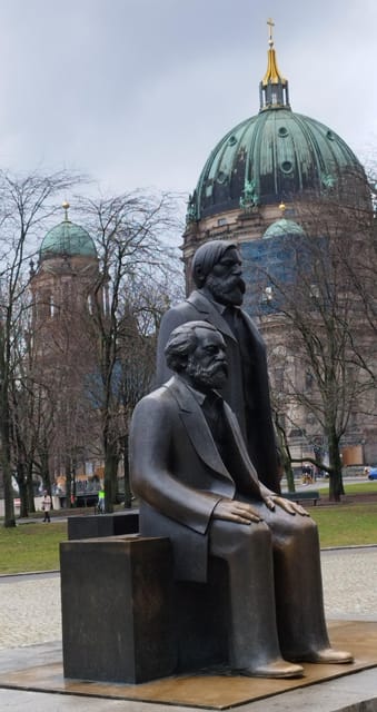 Berlin (E)Bike Tour Historical Highlights in Small groups - Unter den Linden and the book-burning memorial