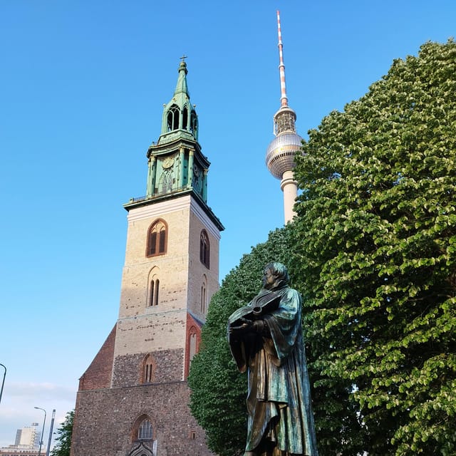Berlin (E)Bike Tour Historical Highlights in Small groups - Hitler’s bunker site and the Holocaust Memorial