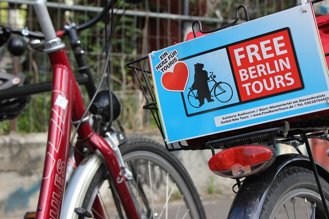 Berlin: Guided Bike tour of the Berlin Wall and Third Reich - Günter Litfin and Invalidenfriedhof: escape stories along the border