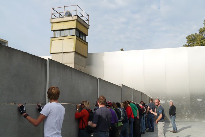 Berlin: Guided Bike tour of the Berlin Wall and Third Reich - Spreebogenpark and the Reichstag: from dictatorship to democracy