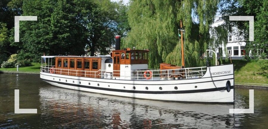 Berlin: Historic Boat Sightseeing City Center Tour - Key points to know before booking
