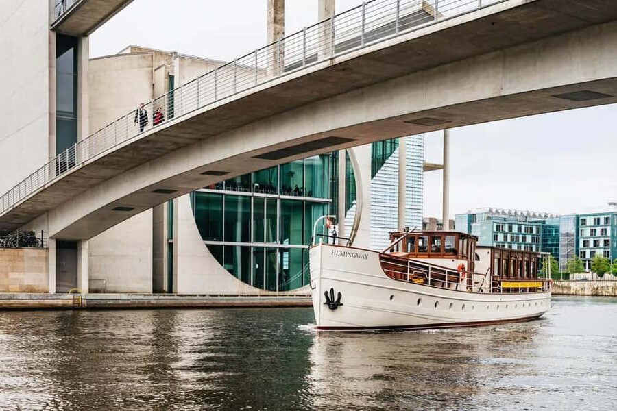 Berlin: Historic Boat Sightseeing City Center Tour - The first stretch: Cathedral, Museum Island, and Nikolaiviertel