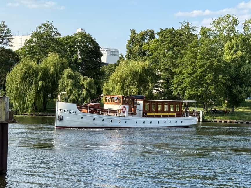 Berlin: Historic Boat Sightseeing City Center Tour - Chancellery, Hauptbahnhof, and the riverfront contrast