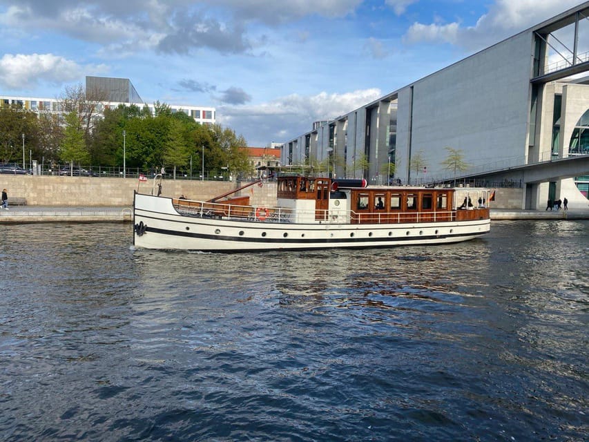 Berlin: Historic Boat Sightseeing City Center Tour - Bellevue Palace and the quieter final stretch