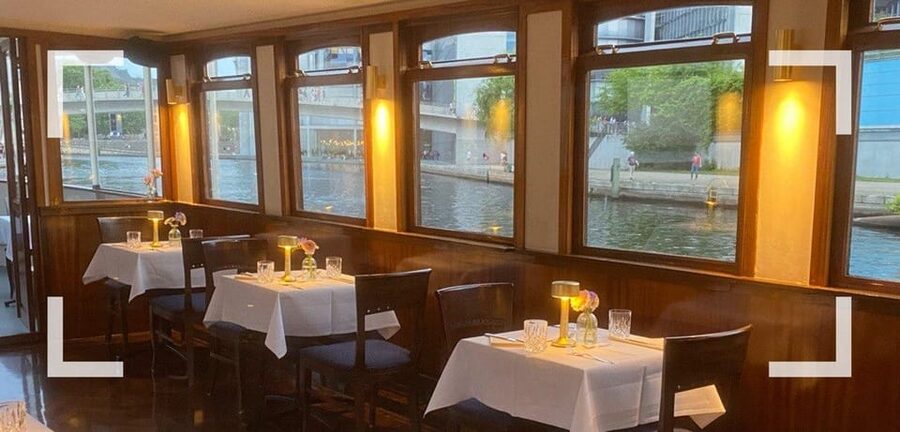 Berlin: Historic Boat Sightseeing City Center Tour - Drinks, music, and the onboard mood