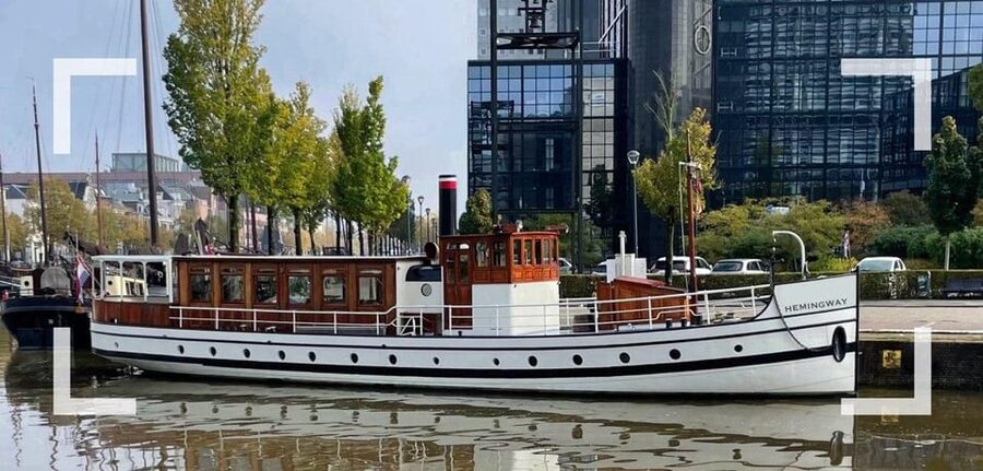 Berlin: Historic Boat Sightseeing City Center Tour - How the service affects the value