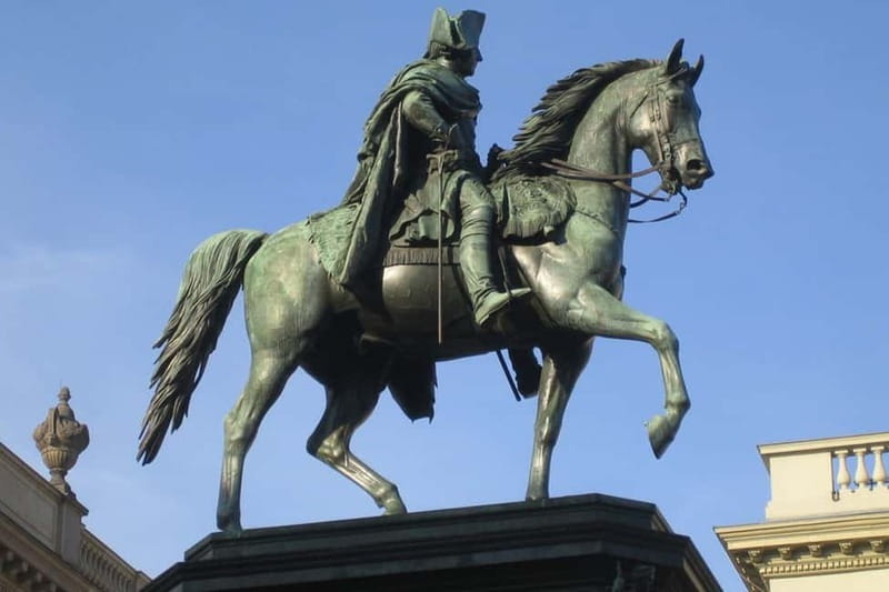 Berlin: Historic Center Walking Tour with a Real Berliner - The Humboldt Forum and the reconstructed city palace