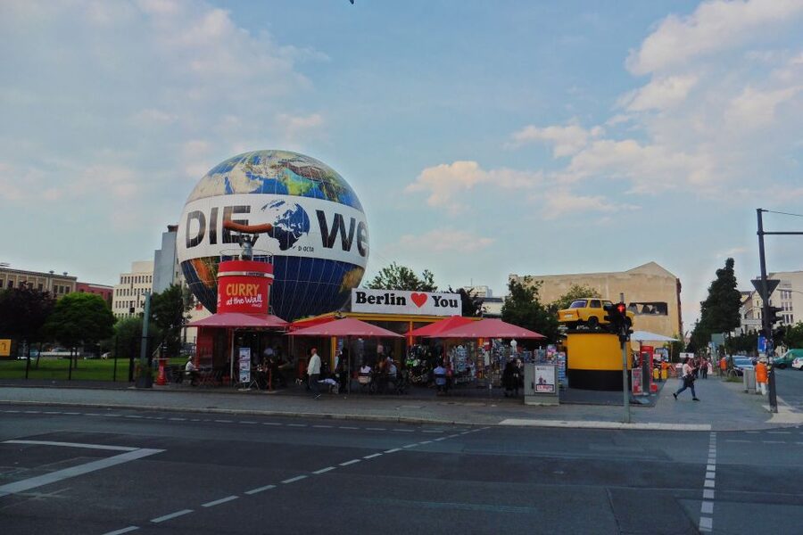 Berlin: Historical Sights & Berlin Wall Tour with a Berliner - Checkpoint Charlie and the crisis of 1961