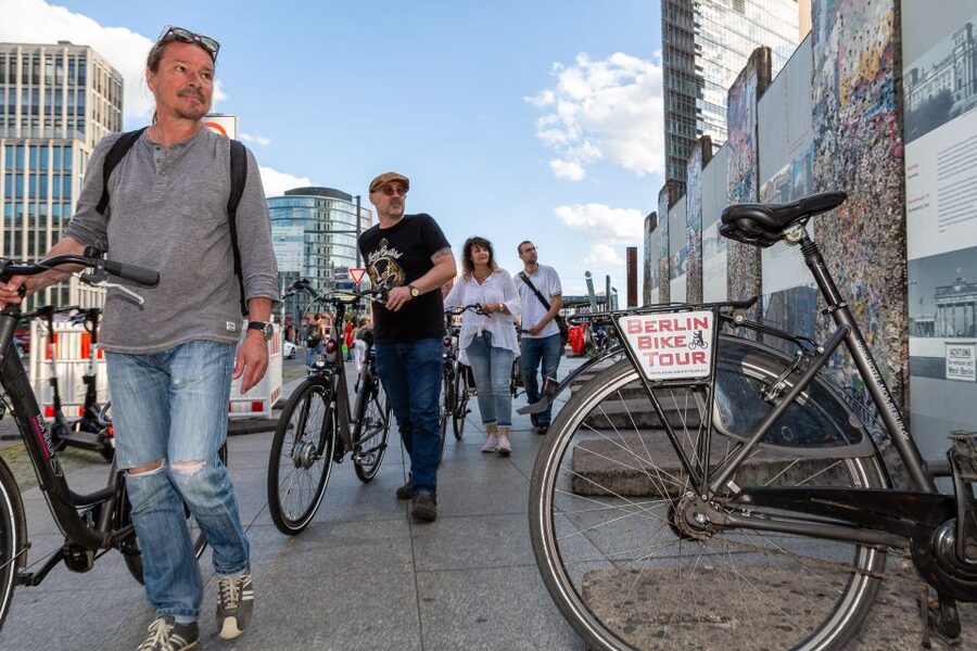 Berlin Wall History Small Group Cycling Tour - Why the small group and bicycle format matter