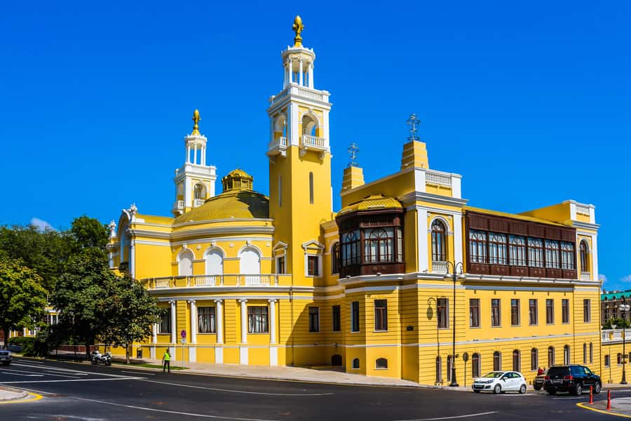 Best of Baku: 4-Hour City Tour Historic and Modern Landmarks - Fountain Square and Nizami Street