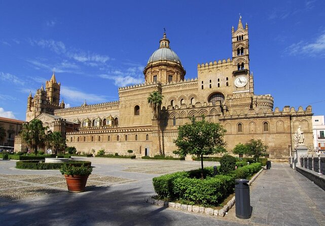 Bike tour of the historic center of Palermo with tasting - Key things to know before you book
