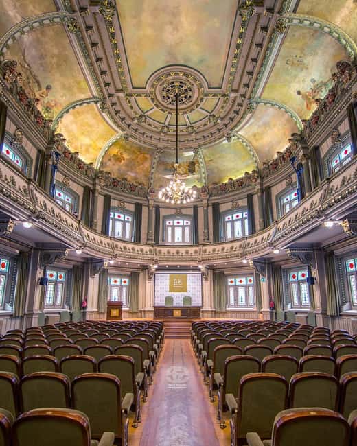 Bilbao Historical Tour in small group - Starting at the old theater and San Nicolás Church