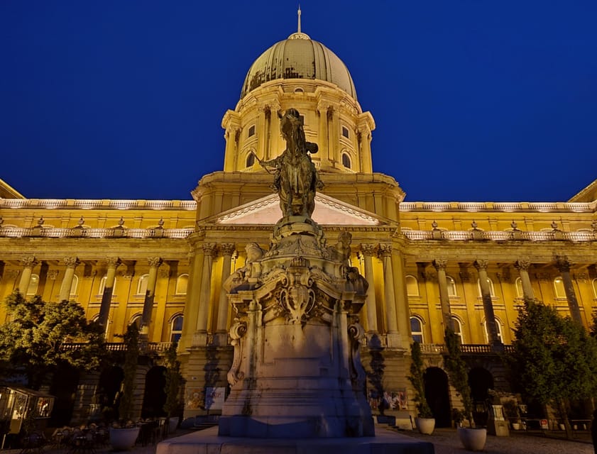 BloodThirsty Hungary: Walking tour & Dark Historical Stories - Sándor Palace, the funicular, and Buda Castle