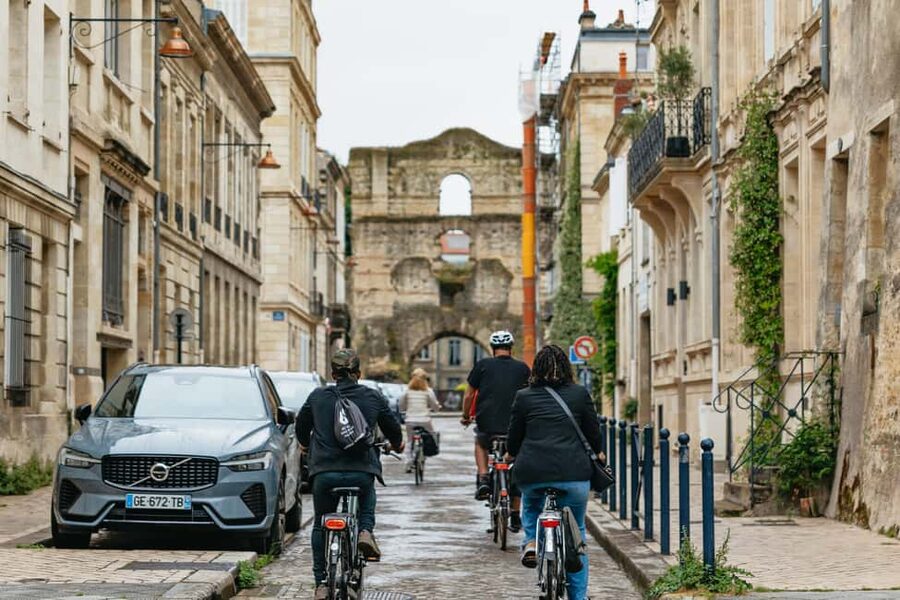 Bordeaux: Historic Center & Chartrons District Bike Tour - How difficult is the cycling?