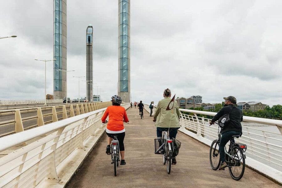 Bordeaux: Historic Center & Chartrons District Bike Tour - Why a bike is a smart way to see Bordeaux