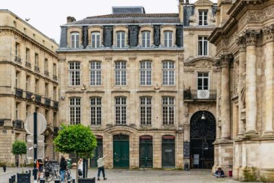 Bordeaux: Historic Center & Chartrons District Bike Tour