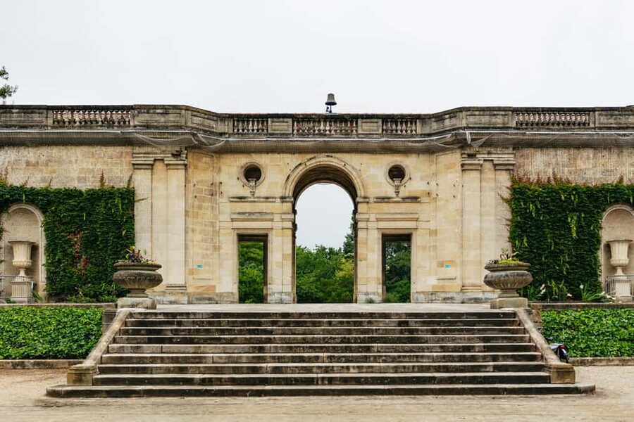 Bordeaux: Historic Center & Chartrons District Bike Tour - Crossing Pont de Pierre to the right bank