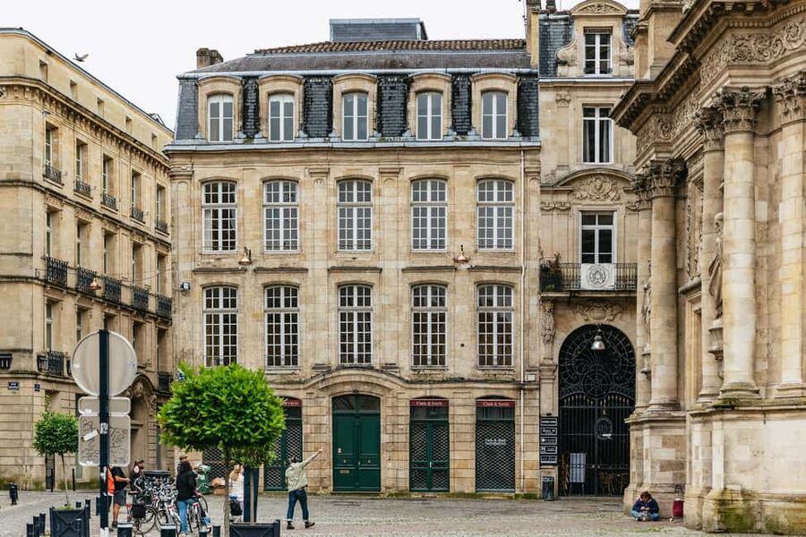Bordeaux: Historic Center & Chartrons District Bike Tour - Starting near Jardin Public