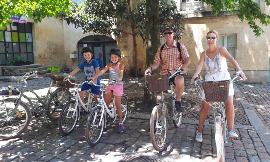 Bordeaux: Top Landmarks & Historic Bike Tour - Darwin and the right-bank stop