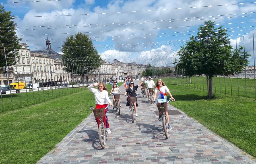 Bordeaux: Top Landmarks & Historic Bike Tour - Grand monuments around Quinconces and the Golden Triangle