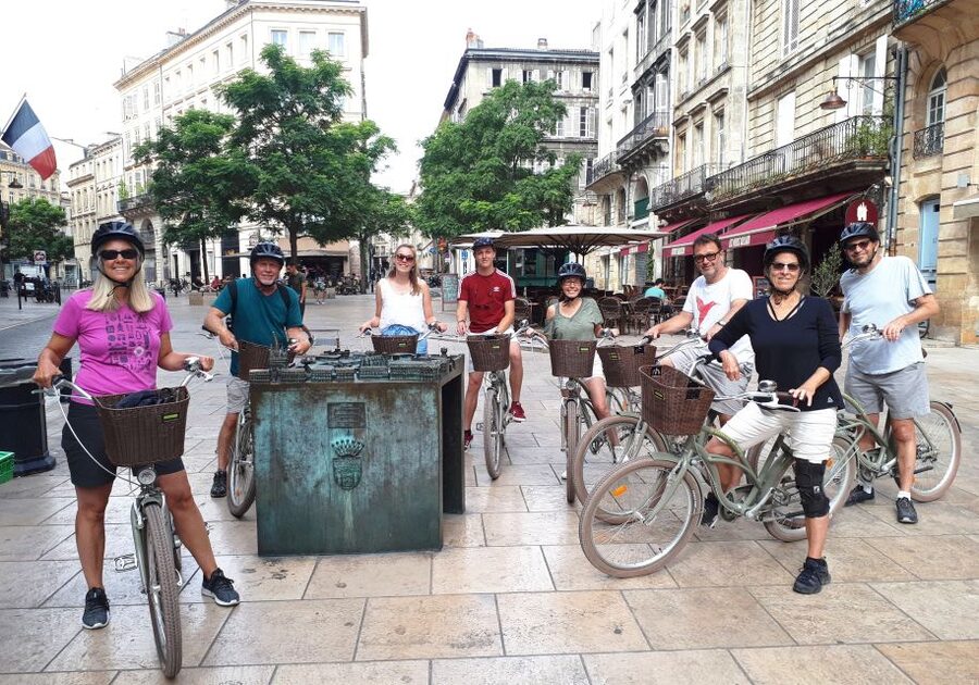 Bordeaux: Top Landmarks & Historic Bike Tour - Pont de Pierre and the view of the Port of the Moon