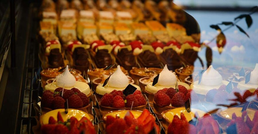 Bordeaux: Walking Tour of the City's Best Bakeries - Four stops, with more than one kind of pastry