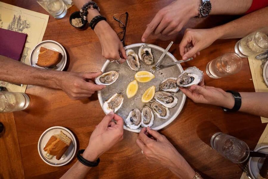 Boston: Guided Seafood Tasting and History Tour - Ending at the Rose Kennedy Greenway