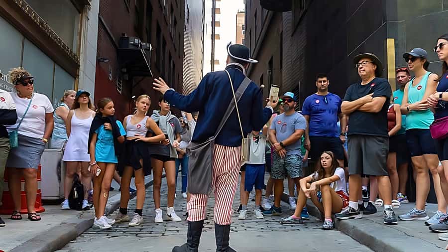 Boston: Tour of The Freedom Trail with Historic North End - Faneuil Hall and the change into the North End
