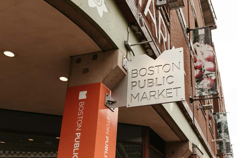 Boston: Ultimate Historic Food & Drink Tour - Coffee and cannoli in the North End