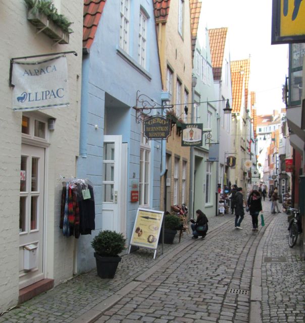 Bremen: Walking Tour of Historic Schnoor District - Haus Schnoor 15 and Packhaus Schnoor 2