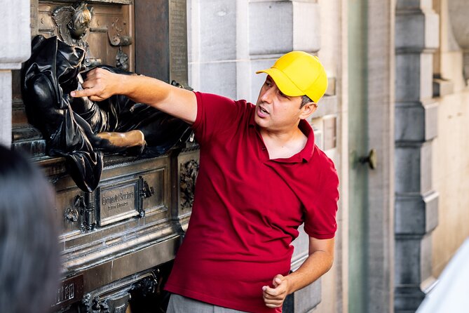 Brussels: Historical Walking Tour with Chocolate & Waffle Tasting - Place Royale and Mont des Arts bring the city into focus
