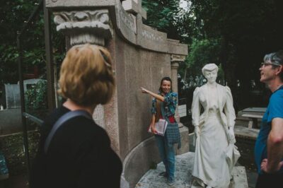 3-Hour Dark History Tour with a Local