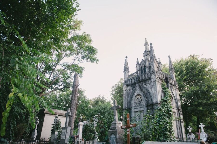 Bucharest: 3-Hour Dark History Tour with a Local - Little Paris, old brothels, and the city’s interwar underworld
