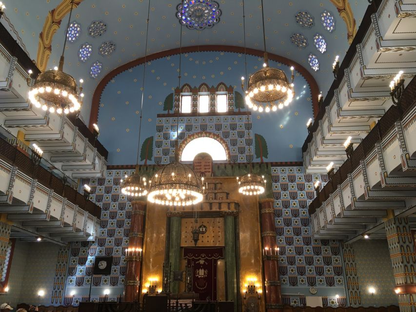 Budapest: Jewish Heritage Guided Tour with Synagogue Ticket - The guide makes the difference