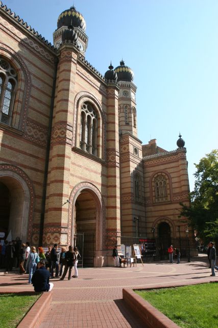 Budapest: Jewish Heritage Guided Tour with Synagogue Ticket - Starting near Dohány Street Synagogue