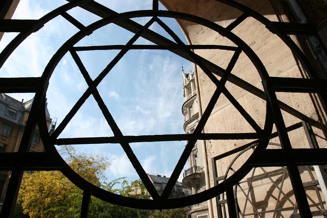 Budapest Jewish Heritage Memorial Walking Tour & Synagogue Entry - Heroes’ Temple and the cost of remembrance