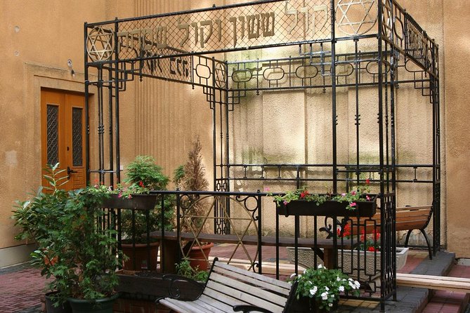 Budapest Jewish Heritage Memorial Walking Tour & Synagogue Entry - The guides make or break the experience
