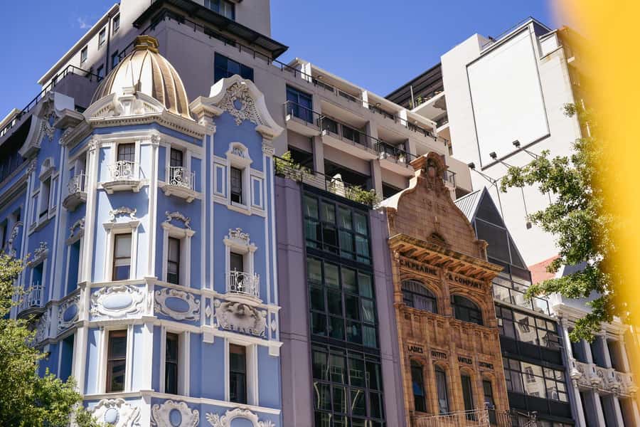 Cape Town: Art, Culture & History Walking Tour - Company’s Garden, the Slave Lodge, and colonial power