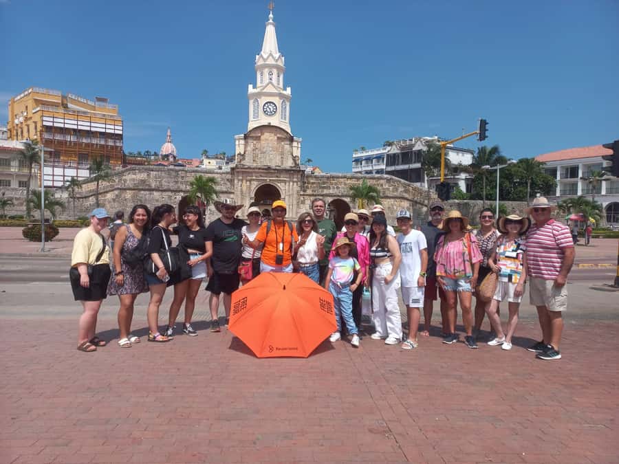 Cartagena: Historic Center and Getsemaní Shared Walking Tour - Getsemaní, umbrellas, graffiti, and everyday culture