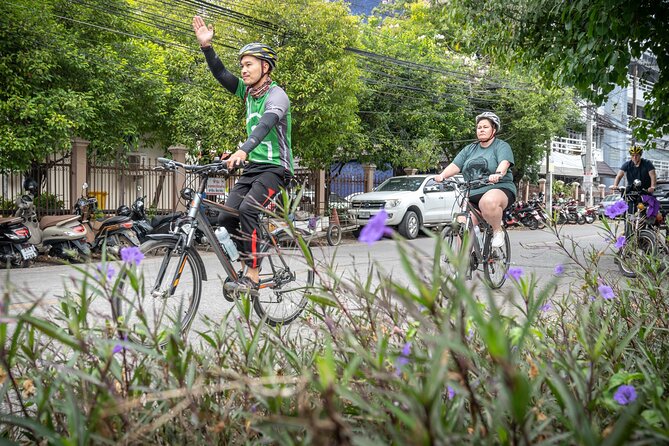 Chiang Mai: Historic Old City Bike Tour - Morning or Night - Wat Chiang Man or Wat Lok Molee