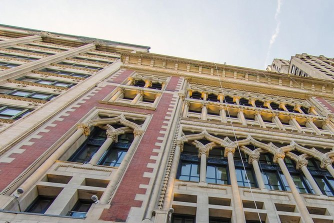Chicago Walking Tour: Historic Treasures of Chicago - The gold-toned Carbide and Carbon Building