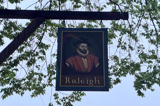 Colonial History Tour in Williamsburg Virginia - The important difference between a walking tour and a building ticket