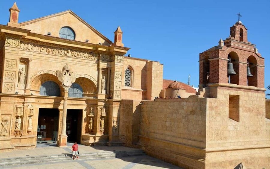Colonial Zone: Historical Tour with a visit to the Columbus Lighthouse and Tres Ojos Park - Key points to know before booking