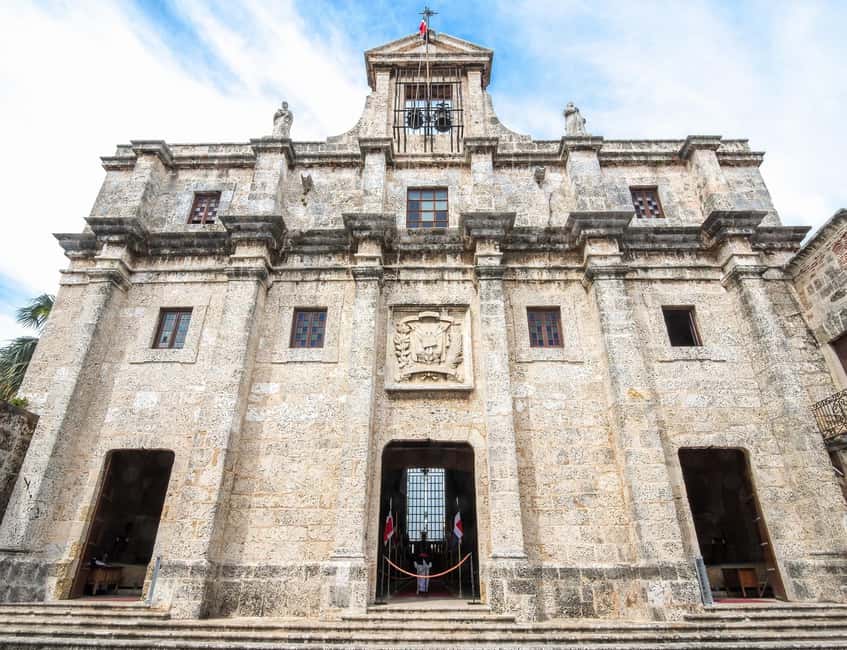 Colonial Zone: Historical Tour with a visit to the Columbus Lighthouse and Tres Ojos Park - The First Cathedral and Parque Colón